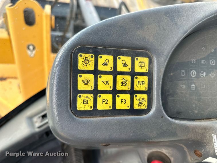 image for item NJ9316 2005 Volvo L30B wheel loader