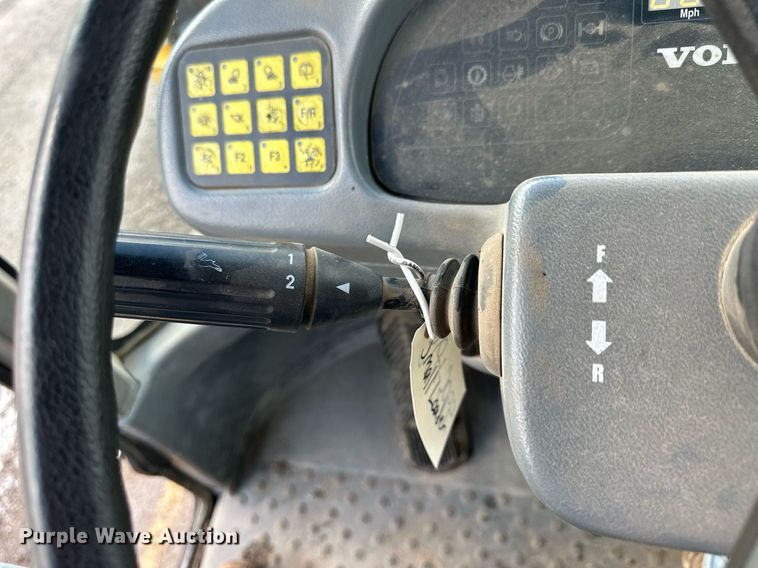 image for item NJ9316 2005 Volvo L30B wheel loader