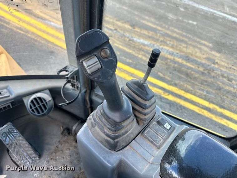 image for item NJ9316 2005 Volvo L30B wheel loader