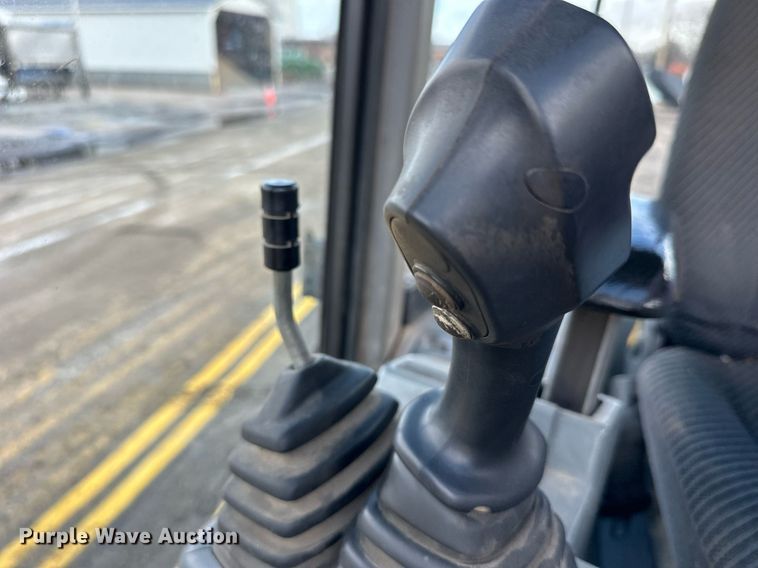 image for item NJ9316 2005 Volvo L30B wheel loader