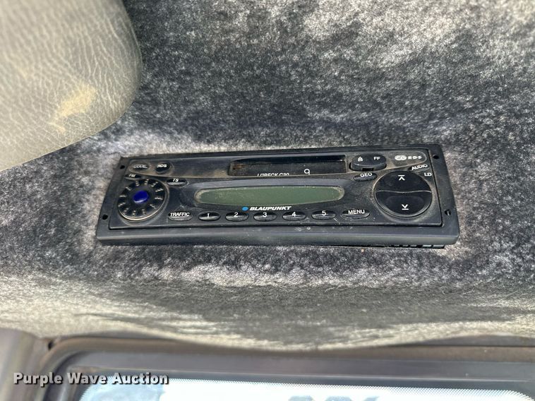 image for item NJ9316 2005 Volvo L30B wheel loader