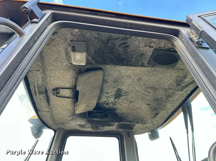 image for item NJ9316 2005 Volvo L30B wheel loader