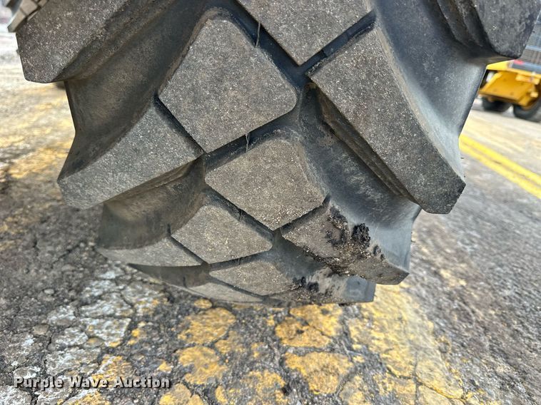 image for item NJ9316 2005 Volvo L30B wheel loader