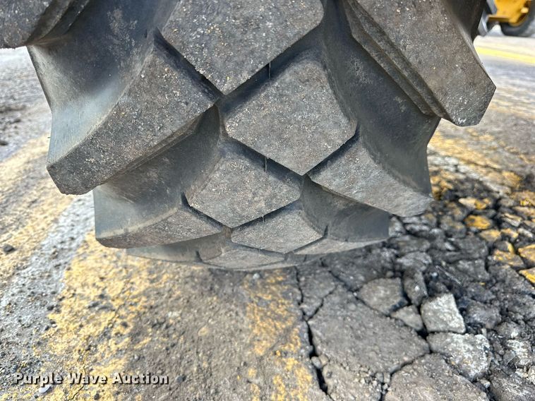 image for item NJ9316 2005 Volvo L30B wheel loader