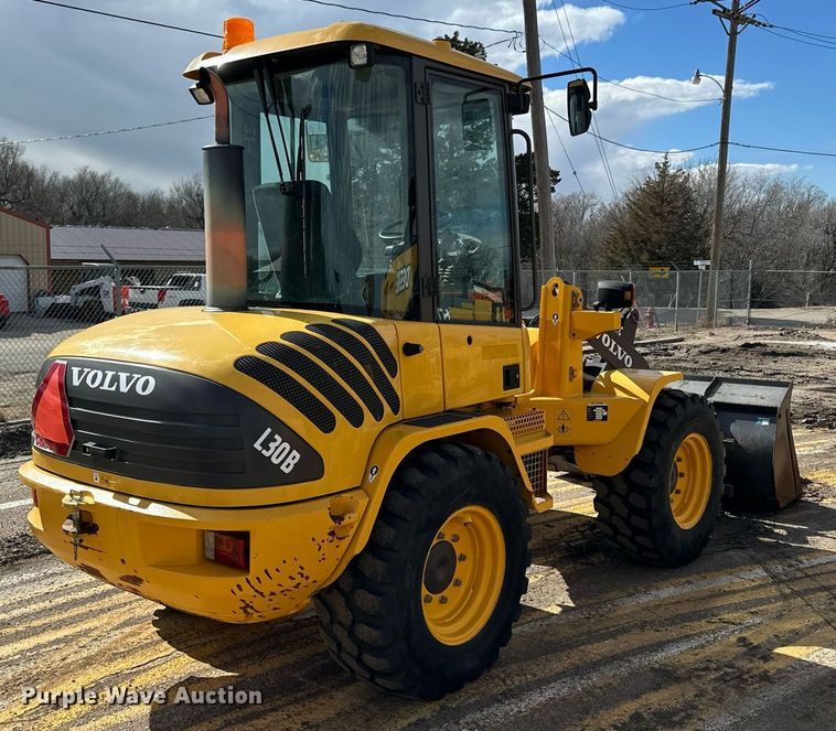 image for item NJ9317 2004 Volvo L30B wheel loader