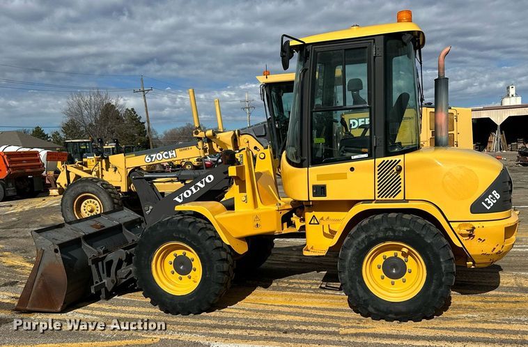 image for item NJ9317 2004 Volvo L30B wheel loader