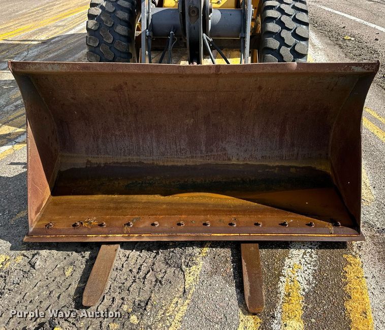 image for item NJ9317 2004 Volvo L30B wheel loader