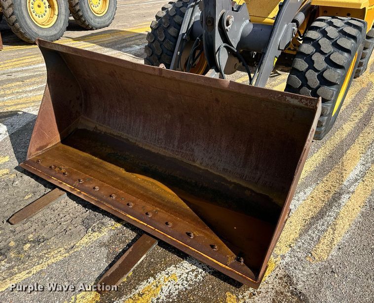 image for item NJ9317 2004 Volvo L30B wheel loader