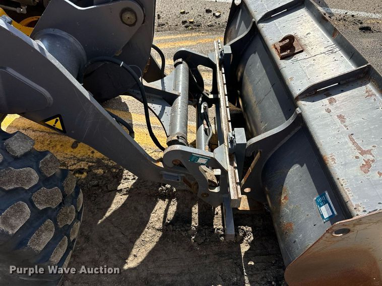 image for item NJ9317 2004 Volvo L30B wheel loader