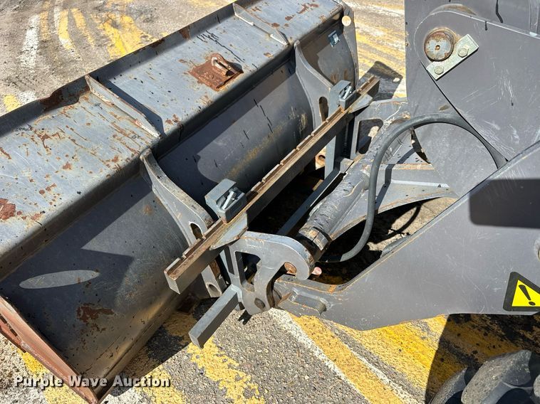 image for item NJ9317 2004 Volvo L30B wheel loader