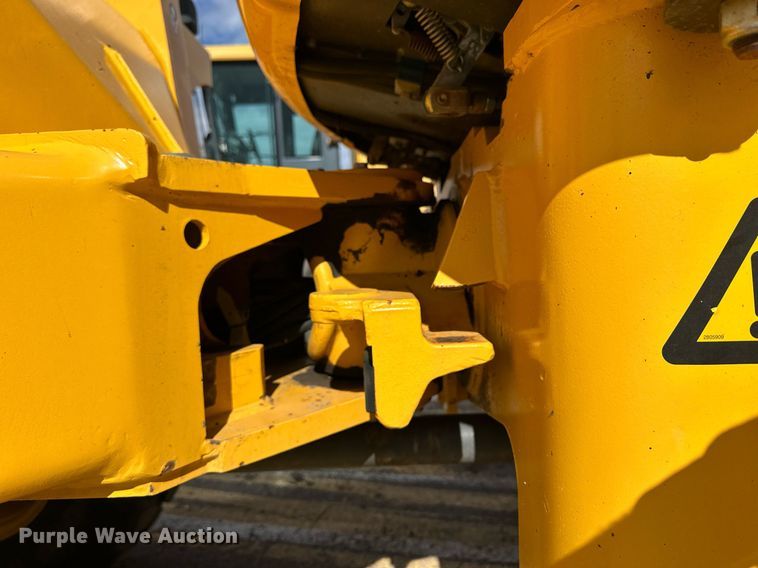 image for item NJ9317 2004 Volvo L30B wheel loader