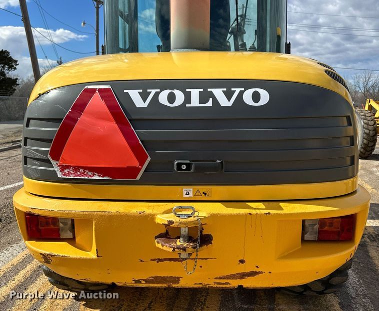 image for item NJ9317 2004 Volvo L30B wheel loader