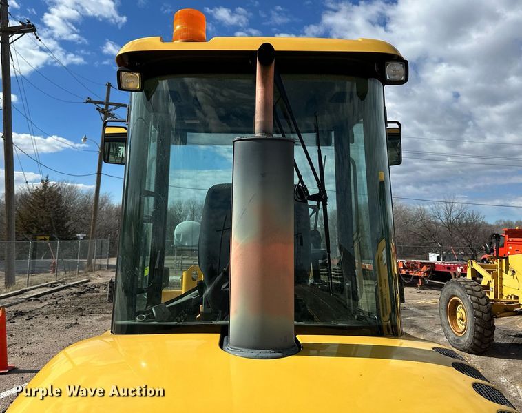 image for item NJ9317 2004 Volvo L30B wheel loader