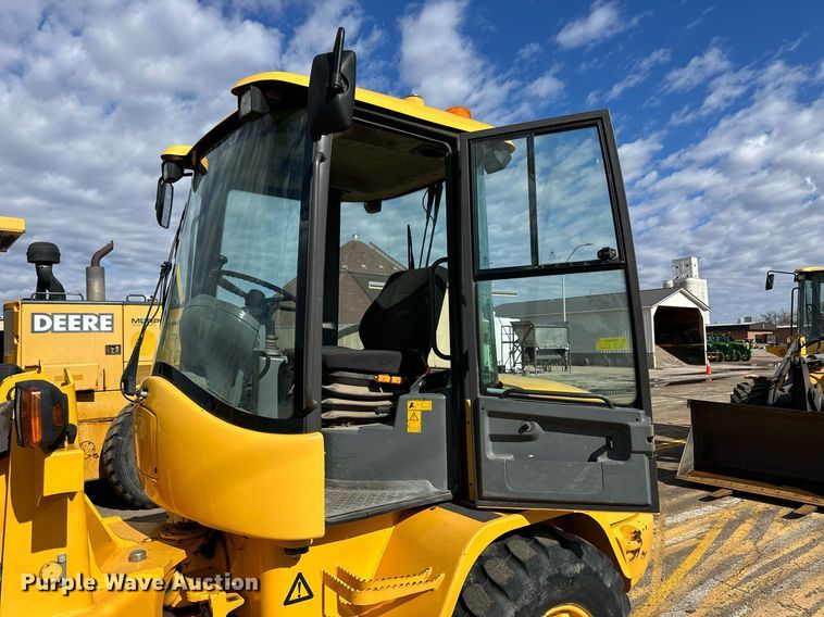 image for item NJ9317 2004 Volvo L30B wheel loader