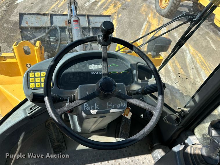 image for item NJ9317 2004 Volvo L30B wheel loader