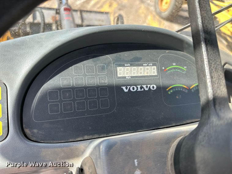 image for item NJ9317 2004 Volvo L30B wheel loader