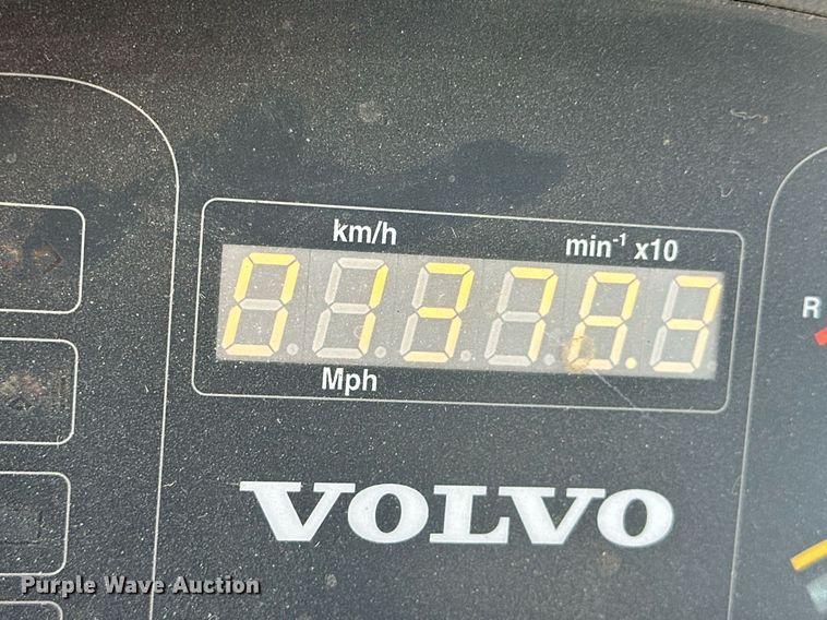 image for item NJ9317 2004 Volvo L30B wheel loader