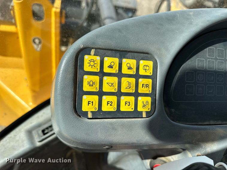 image for item NJ9317 2004 Volvo L30B wheel loader