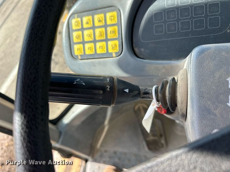 image for item NJ9317 2004 Volvo L30B wheel loader