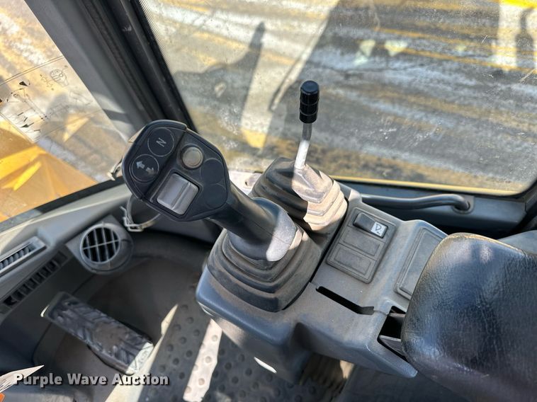 image for item NJ9317 2004 Volvo L30B wheel loader