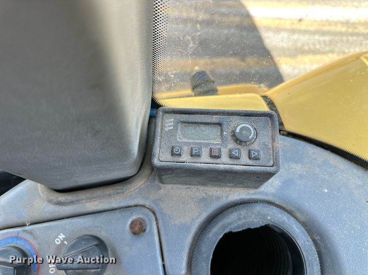 image for item NJ9317 2004 Volvo L30B wheel loader