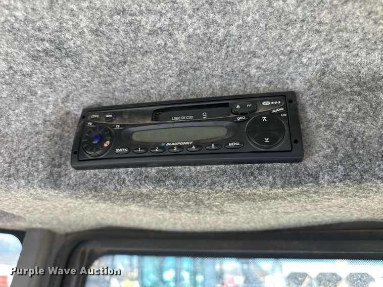 image for item NJ9317 2004 Volvo L30B wheel loader