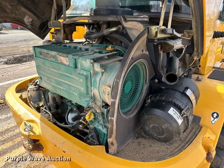 image for item NJ9317 2004 Volvo L30B wheel loader