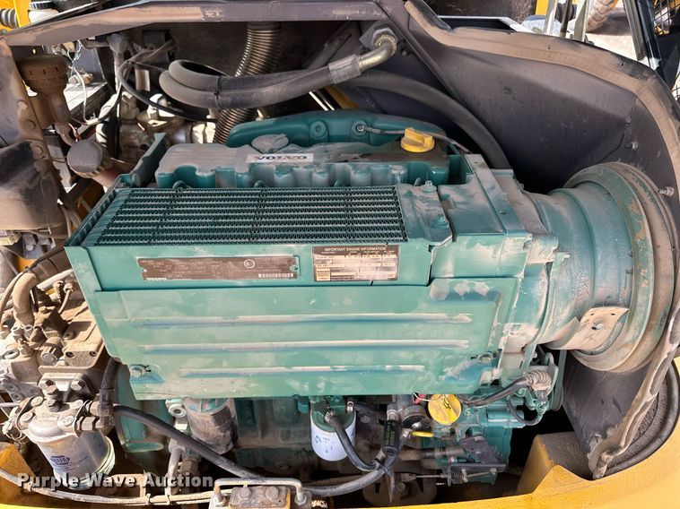 image for item NJ9317 2004 Volvo L30B wheel loader