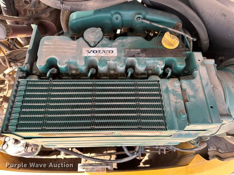 image for item NJ9317 2004 Volvo L30B wheel loader