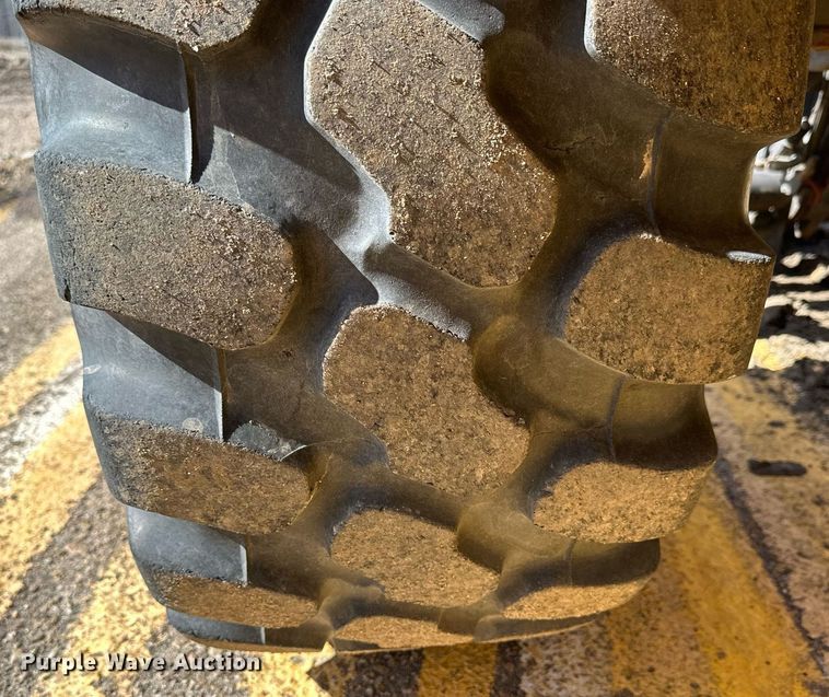 image for item NJ9317 2004 Volvo L30B wheel loader