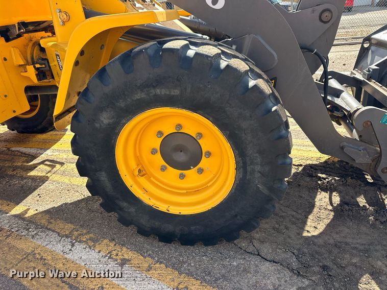 image for item NJ9317 2004 Volvo L30B wheel loader