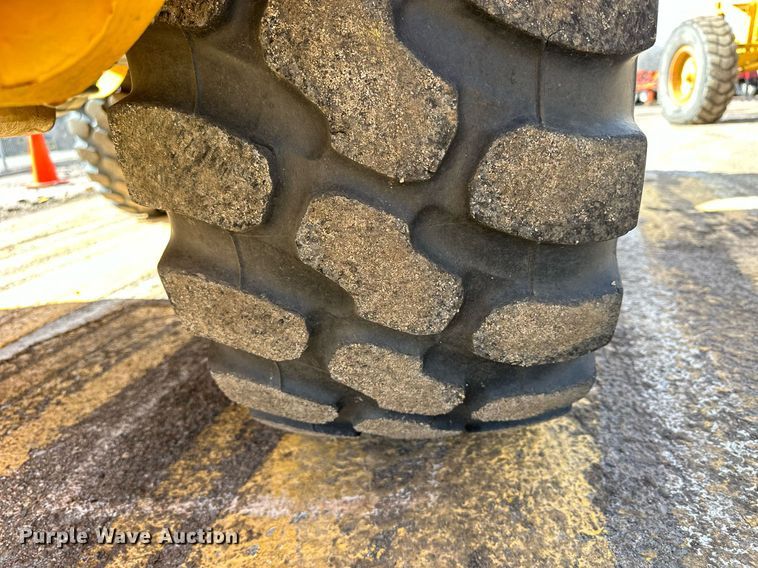 image for item NJ9317 2004 Volvo L30B wheel loader
