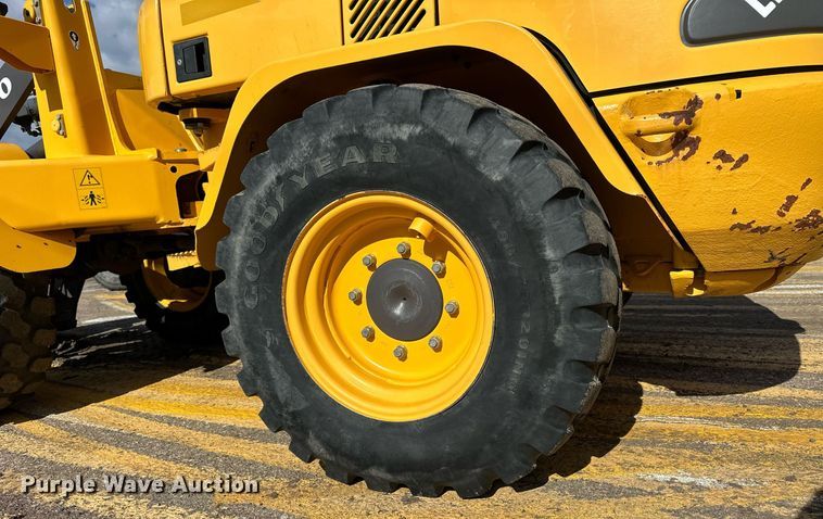 image for item NJ9317 2004 Volvo L30B wheel loader