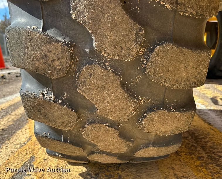 image for item NJ9317 2004 Volvo L30B wheel loader