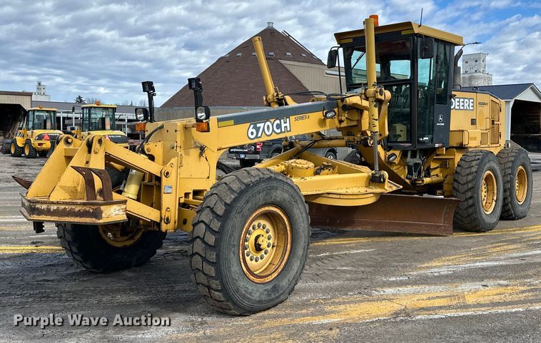 image for item NJ9318 2004 John Deere 670CH motor grader