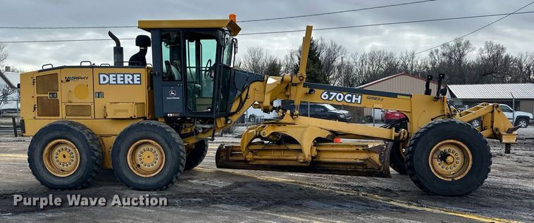 image for item NJ9318 2004 John Deere 670CH motor grader
