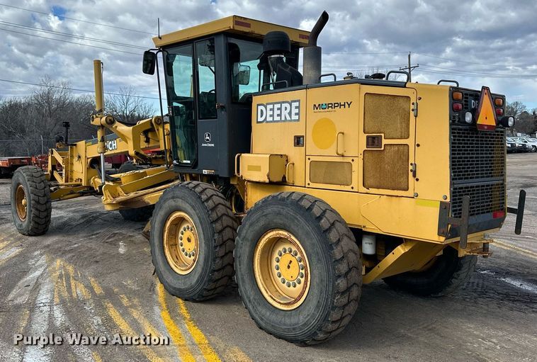 image for item NJ9318 2004 John Deere 670CH motor grader