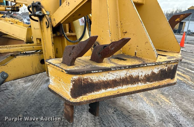 image for item NJ9318 2004 John Deere 670CH motor grader