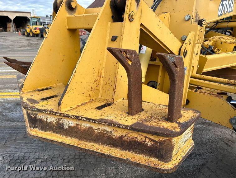 image for item NJ9318 2004 John Deere 670CH motor grader