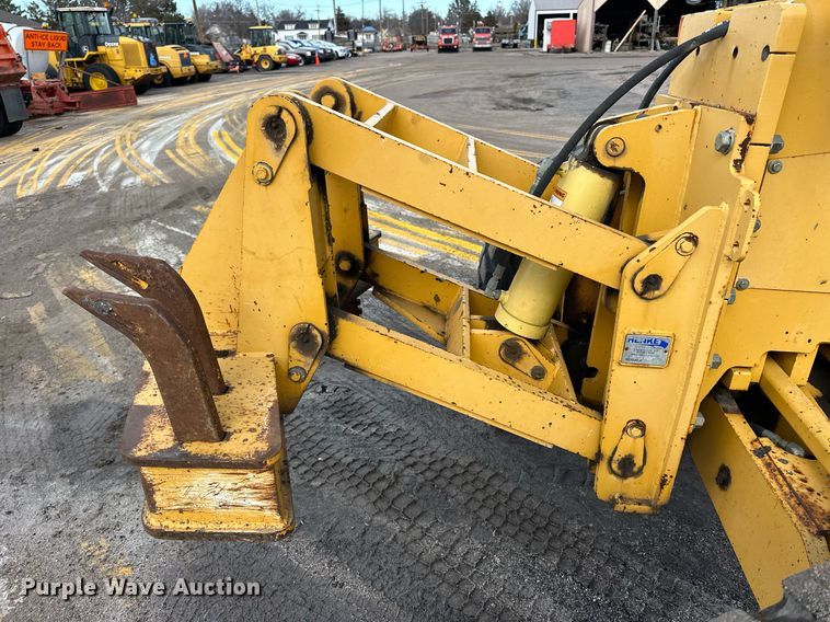 image for item NJ9318 2004 John Deere 670CH motor grader