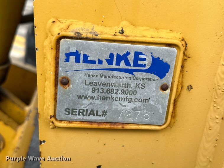 image for item NJ9318 2004 John Deere 670CH motor grader