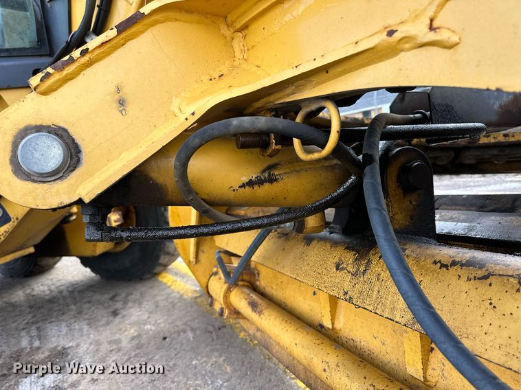 image for item NJ9318 2004 John Deere 670CH motor grader