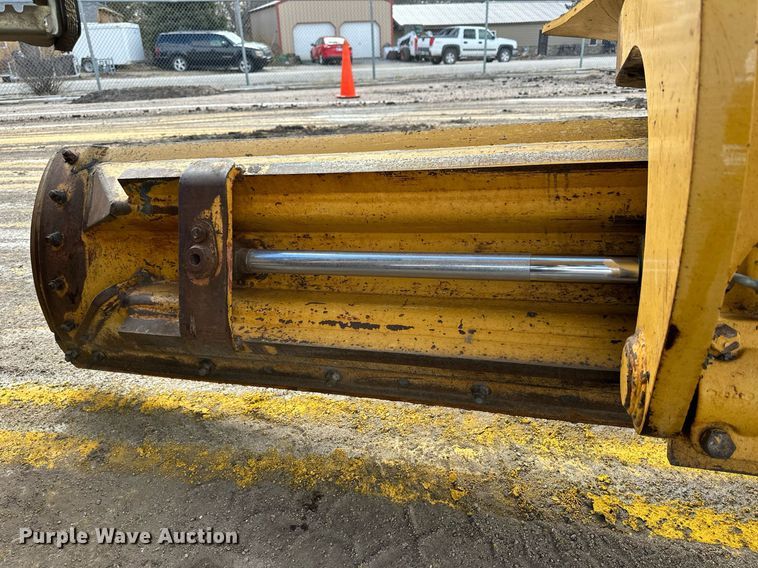 image for item NJ9318 2004 John Deere 670CH motor grader