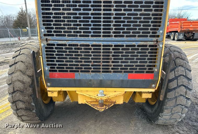 image for item NJ9318 2004 John Deere 670CH motor grader