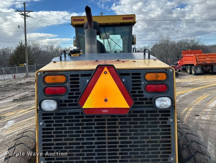 image for item NJ9318 2004 John Deere 670CH motor grader