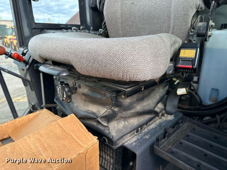 image for item NJ9318 2004 John Deere 670CH motor grader