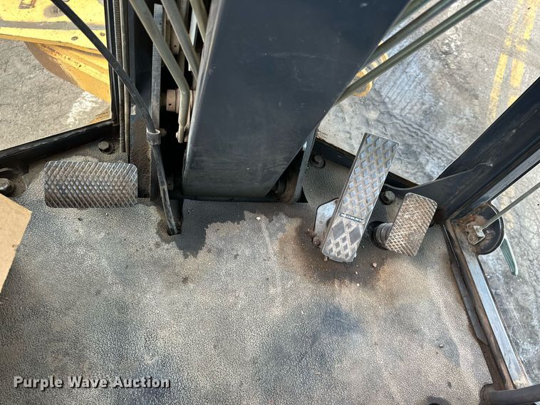 image for item NJ9318 2004 John Deere 670CH motor grader