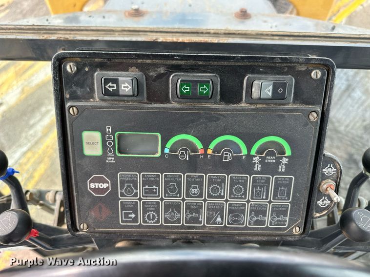 image for item NJ9318 2004 John Deere 670CH motor grader