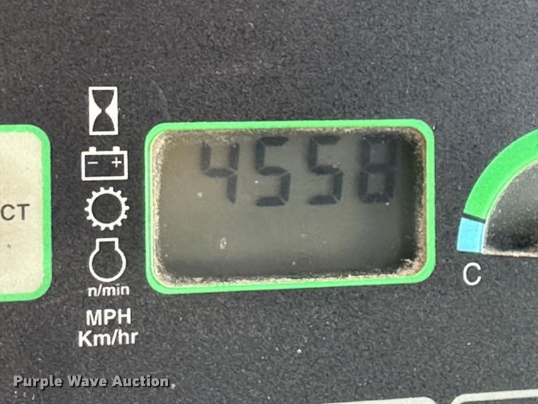 image for item NJ9318 2004 John Deere 670CH motor grader