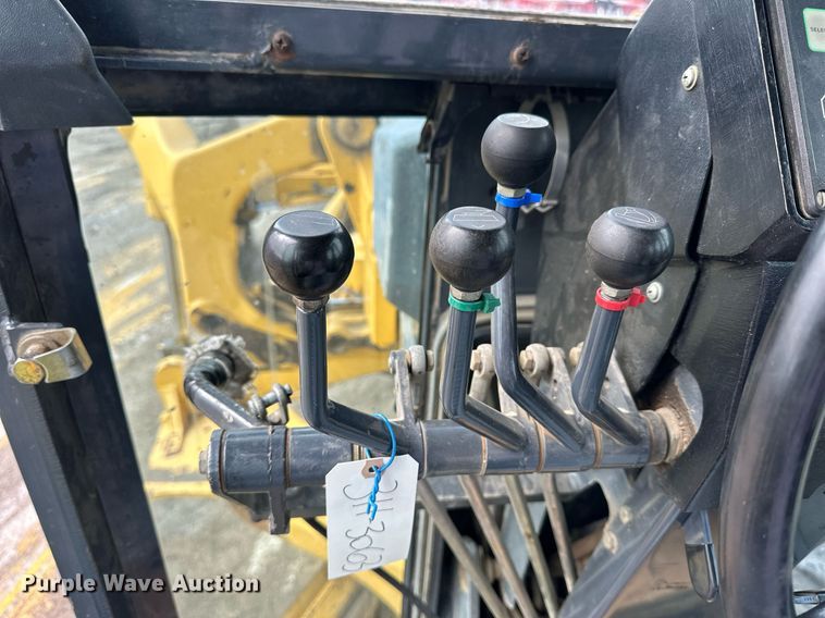 image for item NJ9318 2004 John Deere 670CH motor grader